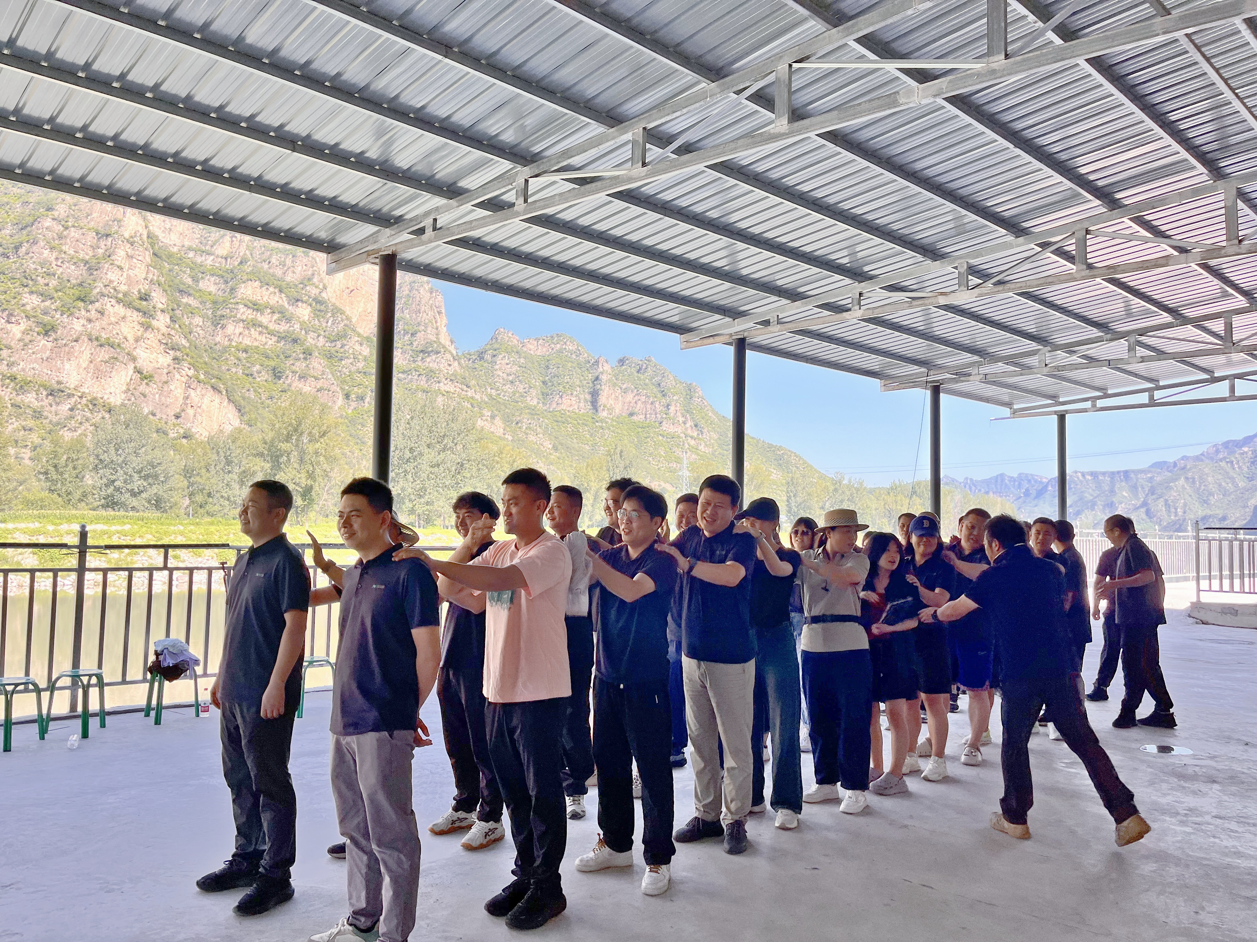凝心聚力，共赴山海—吉艾姆2025年中會(huì)議暨團(tuán)建活動(dòng)圓滿(mǎn)落幕