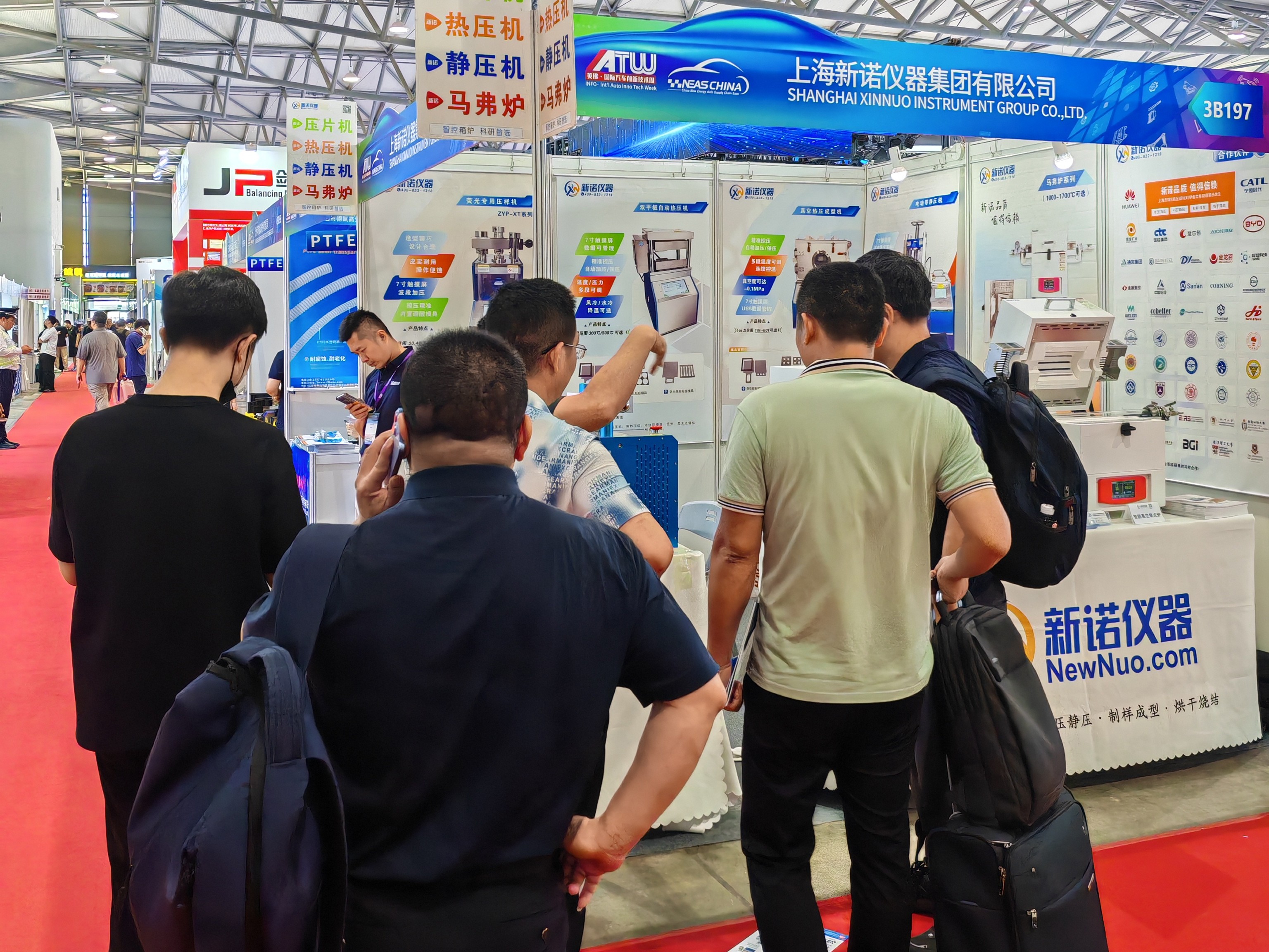 聚焦2025英佛·國際上海鋰電池技術交流展區(qū)，新諾攜重量級科研設備亮相會場
