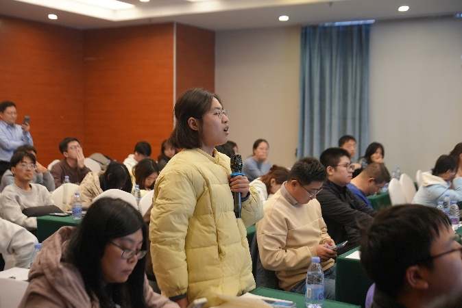 A person speaking into a microphone in a lecture hall

AI-generated content may be incorrect.