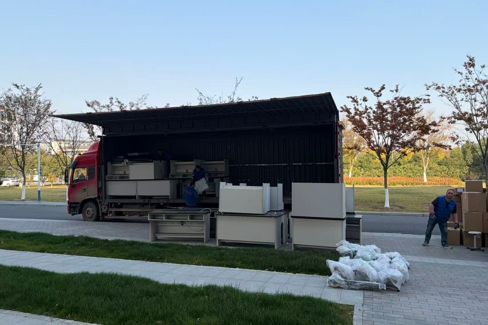 精準服務(wù)零損傷！隱智科儀高效完成合肥師范學(xué)院實驗室搬遷