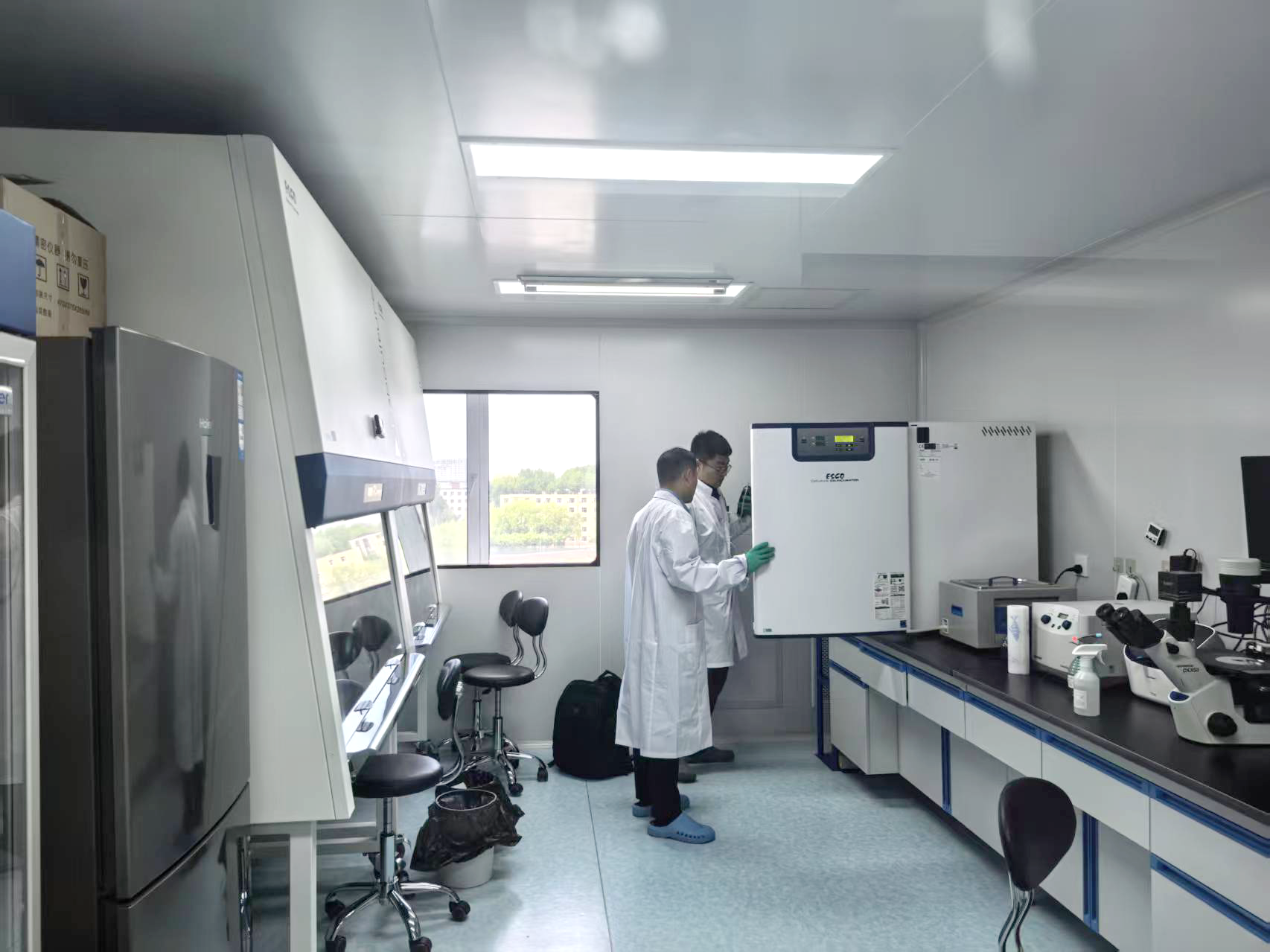 吉林大学实验室的温暖“守护伙伴