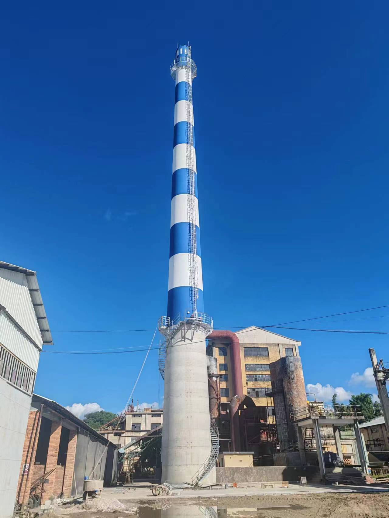 宏顺筑塔擎蓝天 赋能保山80米烟囱新建工程